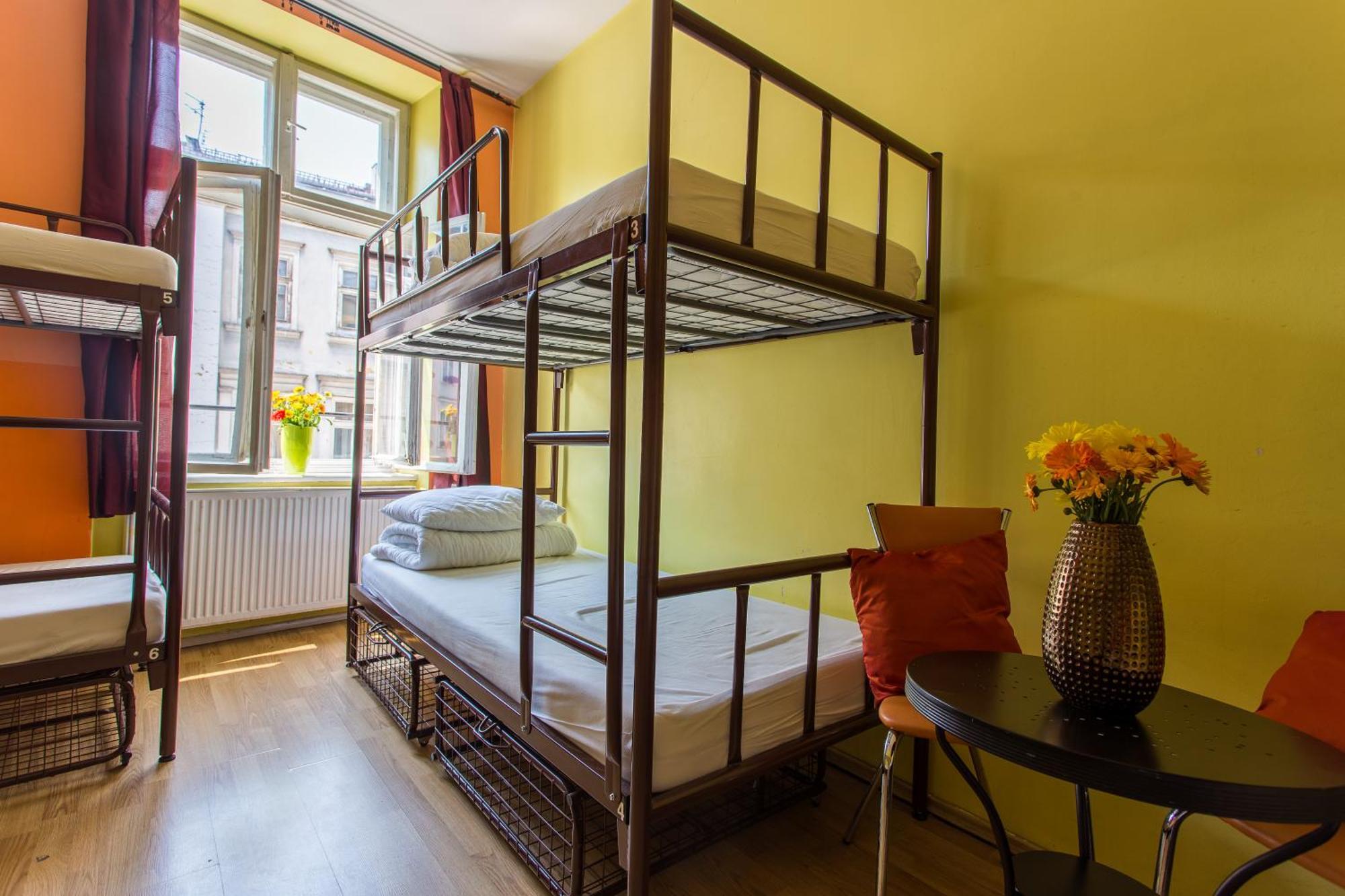 Let's Rock Party Hostel! Age Limit From 18 Until 40! Krakau